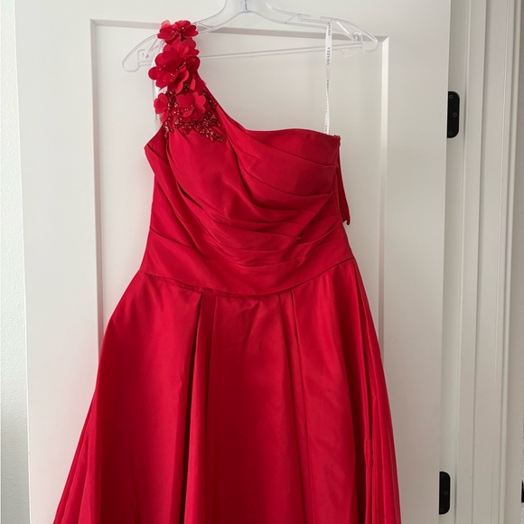 Chic Red One Shoulder Cocktail Dress - Picture 2 of 7